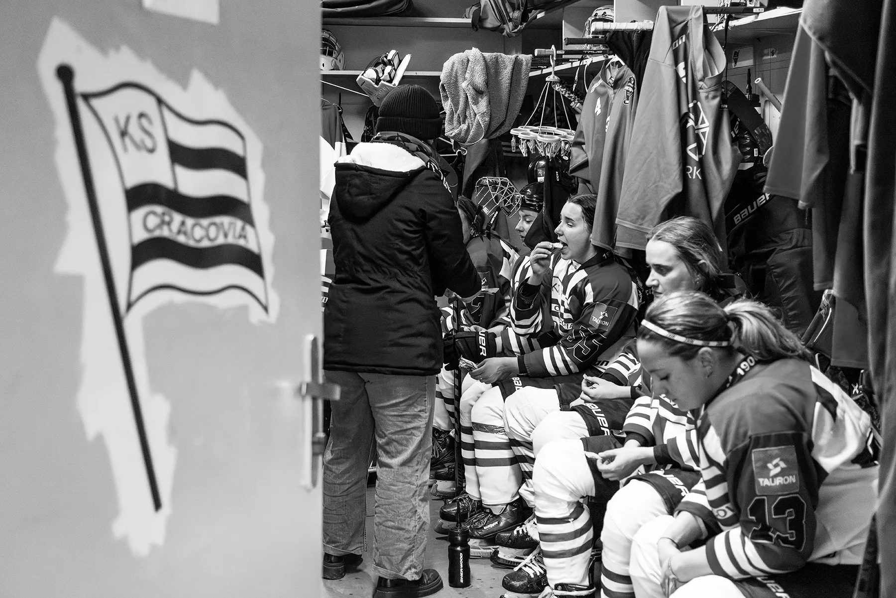magda chudzik documentary photography womens ice hockey